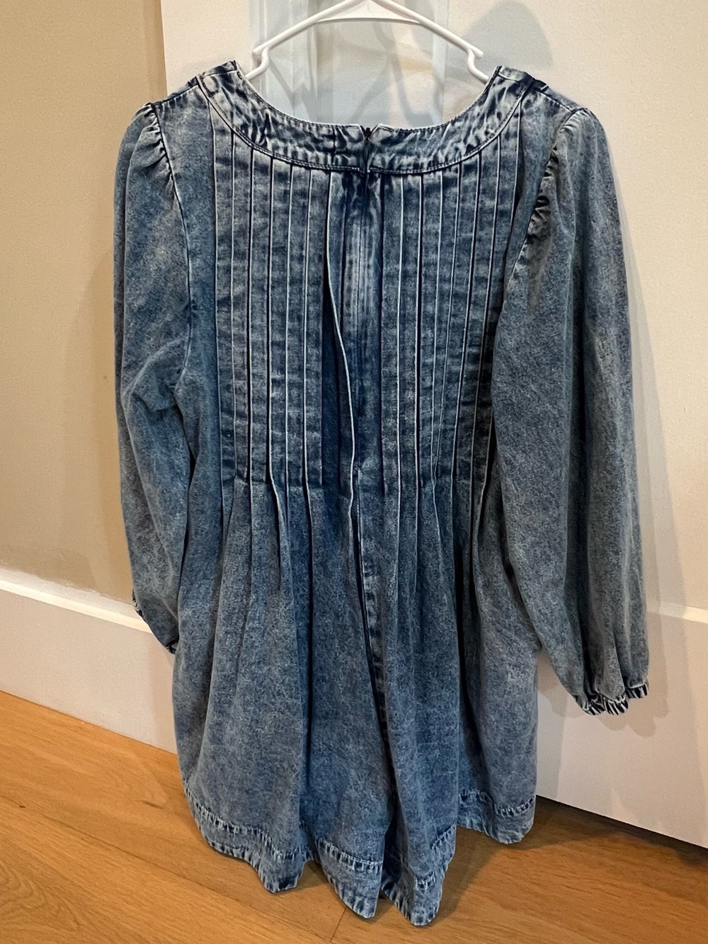 Pleated Washed Blue V-Neck Tunic with Tie - Picture 4 of 4